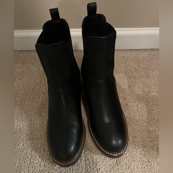 Steve Madden Laurely Chelsea Bootie 👢 - Picture 5 of 16